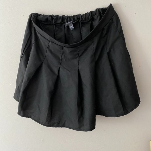 Black Pleated Skirt - Picture 1 of 2